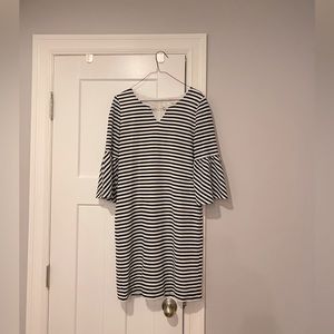 Calvin Klein | Color: Black/ White | Size: 4